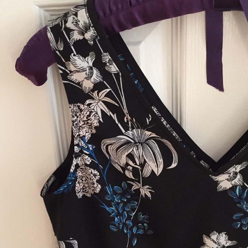 👚BANANA REPUBLIC Dressy tank top.
